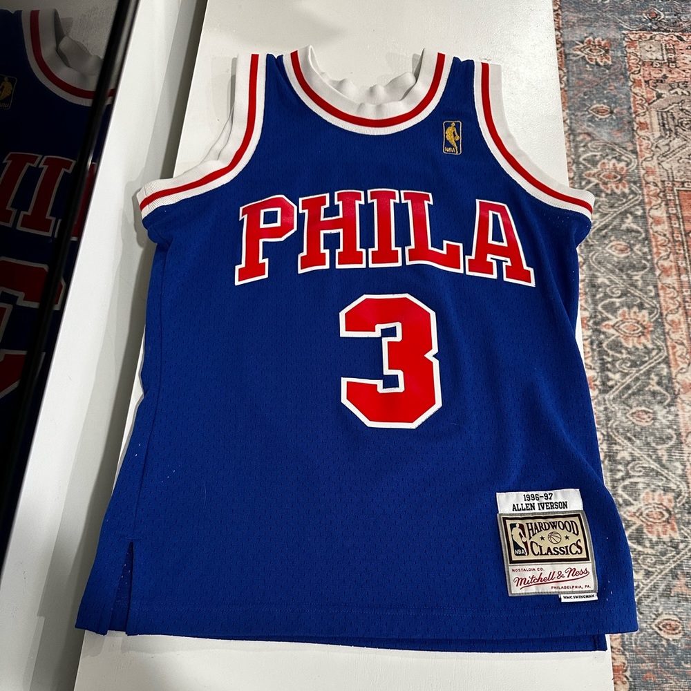 Men’s Authentic 76ers Allen Iverson 1996-97 Mitchell & Ness Jersey - Sz Small
